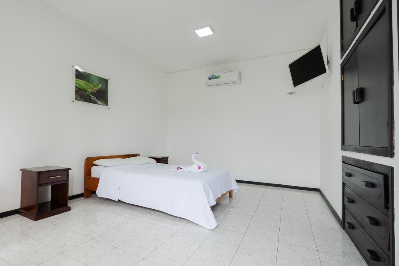 Hotel Pelican Bay 阿约拉港 外观 照片
